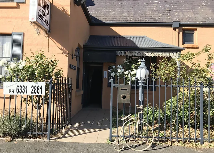 Family Hotel: The Mews Motel